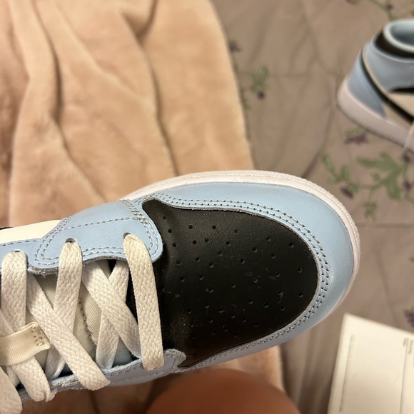Jordan 1 Mid Ice Blue (2022) (GS) - Picture 7 of 12
